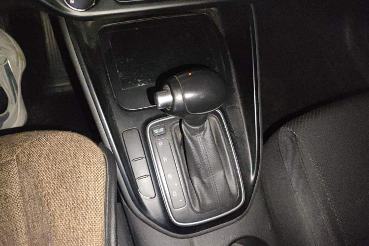 Used Kia Carens 2013 2.0L 7-Seater Automatic Standard Version China IV Standard
