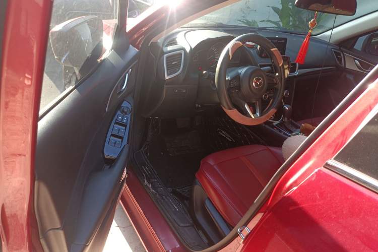 Used Mazda 3 Axela 2019 Cloud-Controlled Sedan 1.5L Automatic Luxury Model China VI Standard