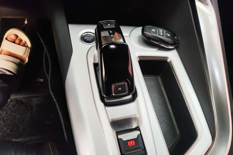 Used Peugeot 4008 2018 350THP Elite Edition Gear Lever