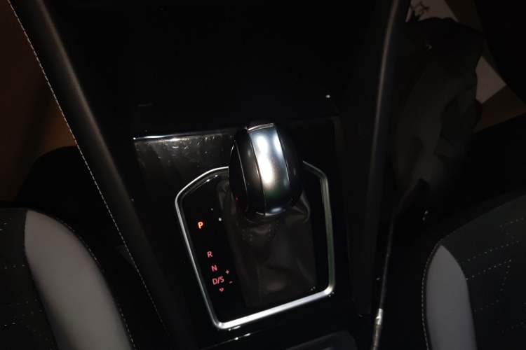 Used Jetta VS7 2023 280TSI Automatic Trend Edition Gear Lever