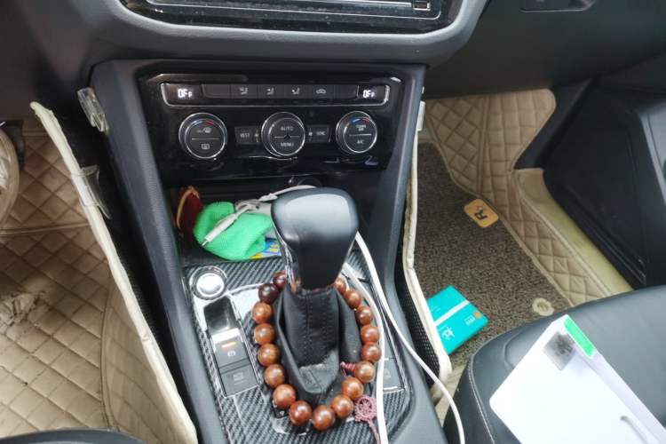 Used Volkswagen Tiguan L 2018 280TSI Automatic Two-Wheel Drive Comfort Edition Gear Lever