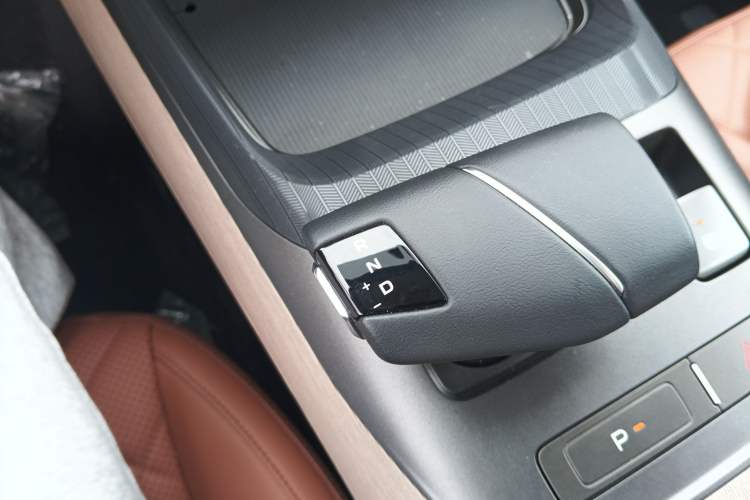 Used CHANGAN Eado 2024 1.5T GDI Automatic Flagship Edition Gear Lever