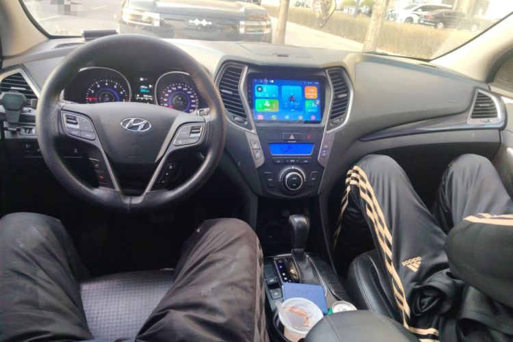 Used Hyundai Santa Fe 2013 2.4L Automatic 4x4 Smart Version
