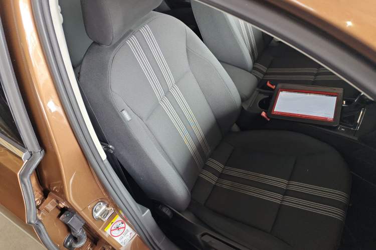 Used Volkswagen Lamando 2015 230TSI DSG Fashion Edition Right Front Seat