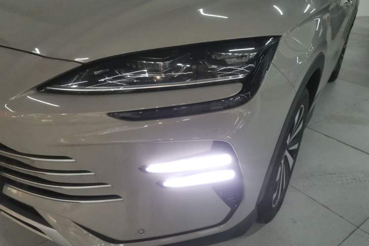Used BYD Song PLUS New Energy 2023 Champion Edition DM-i 110KM Flagship PLUS Left Front Headlight