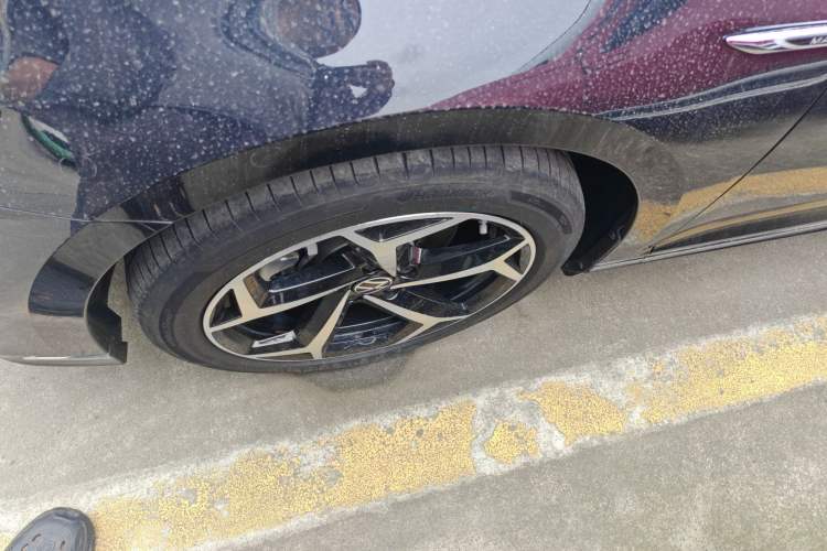 Used Volkswagen Magotan 2024 2 Million Units Zhongxiang Version 330TSI DSG Luxury Edition
