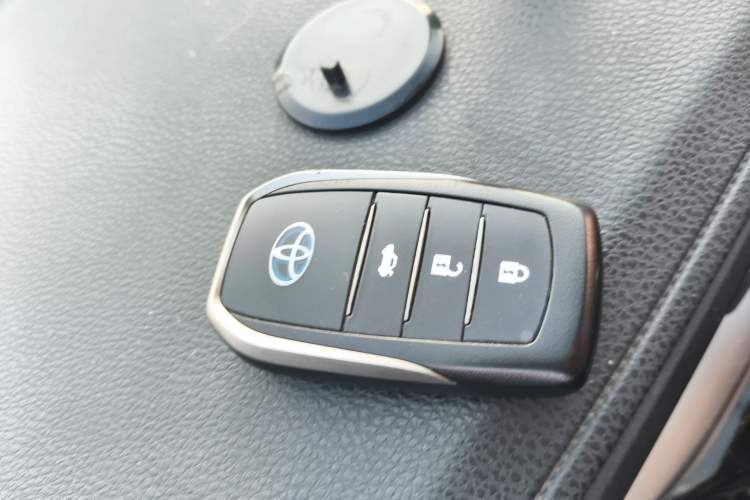 Used Toyota Levin 2016 Dual-Engine 1.8H GS E-CVT Elite Model with Sunroof