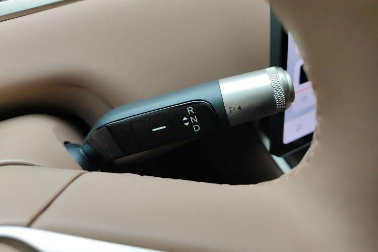 Used ONVO Luxeed L90 2025 Model—Ultra Six-Seater Version
