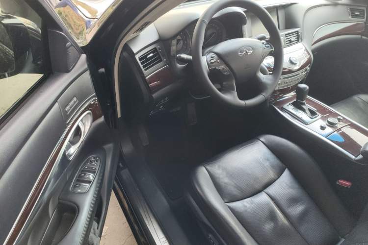 Used Infiniti M Series 2011 M37 model