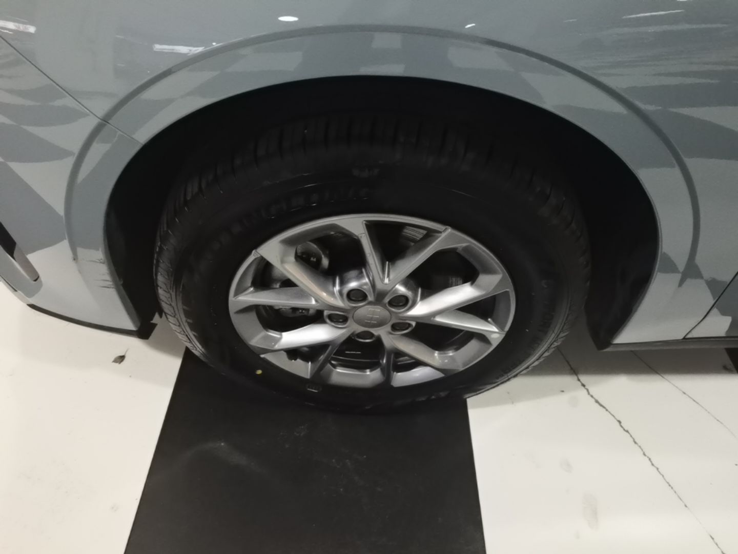 Geely Galaxy L6 2025 EM-i 60km Launch Edition — снимка 10