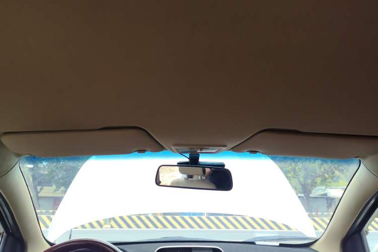 Used Baojun 310W 2017 1.5L Manual Fashion Model China V Headliner