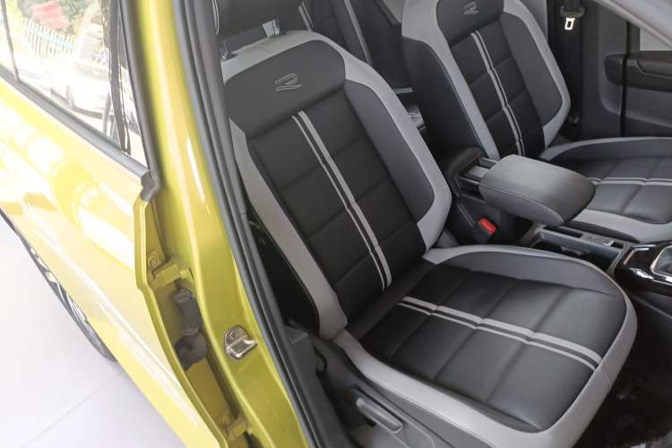 Used Volkswagen T-ROC 2023 300TSI DSG Two-Wheel Drive Starlight Edition