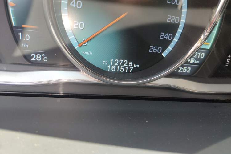 Used Volvo V60 2015 T5 Zhiya Edition Odometer Close Up