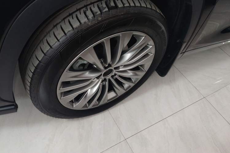 Used Toyota Highlander 2024 2.5L Smart Electric Hybrid Dual-Motor Two-Wheel Drive Luxury Version 7 Seats Left Front Wheel Hub