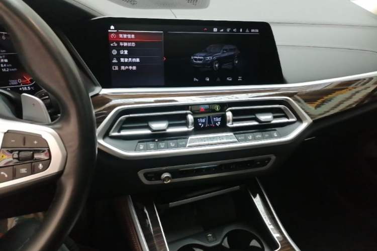 Used BMW X5 2020 xDrive40i Luxury Model with M Sport Package
