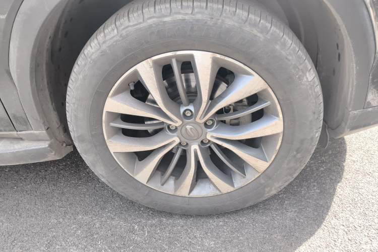 Used GAC Trumpchi GS8 2017 320T Two-Wheel Drive Luxury Smart Connectivity Version (7 Seats) Right Front Wheel Hub