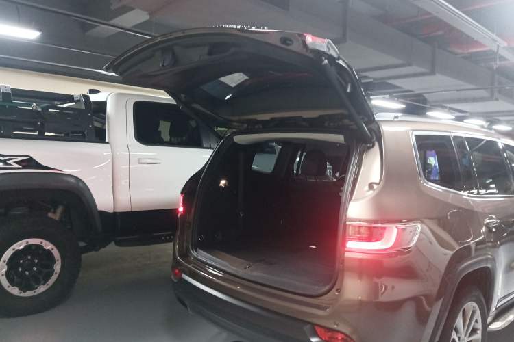 Used Jeep Grand Commander 2018 2.0T Four-Wheel Drive Premium Navigation Version China V
