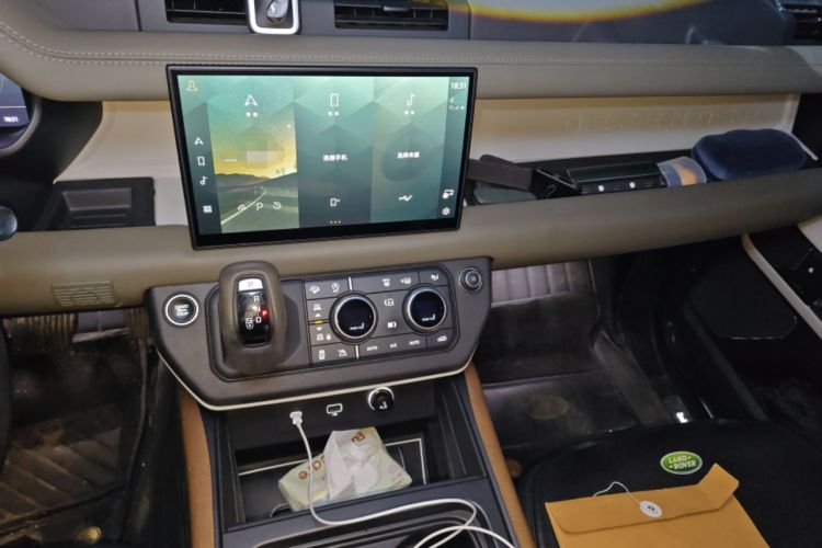 Used Land Rover Defender 2022 110 P400 X-DYNAMIC HSE Audio And AC Panel