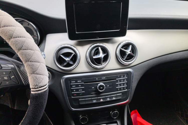 Used Mercedes-Benz GLA 2016 GLA 200 Sport Edition Audio And AC Panel