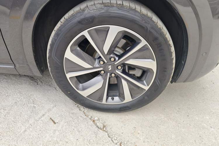 Used Li Auto ONE 2021 Extended-Range 6-Seater Version Right Front Wheel Hub