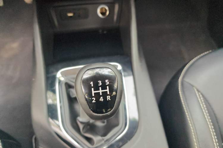 Used Soueast DX3 2019 1.5L Manual Luxury Model China VI Standard Gear Lever