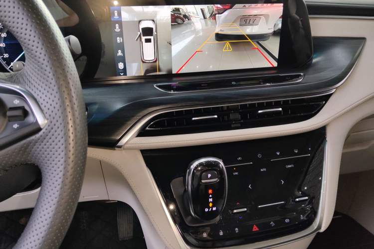 Used Buick GL8 2021 ES Landtrek 653T Comfort Edition