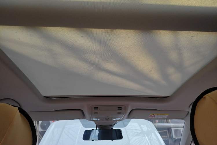 Used Volkswagen Tharu 2023 300TSI Two-Wheel-Drive Full Moon Edition Headliner