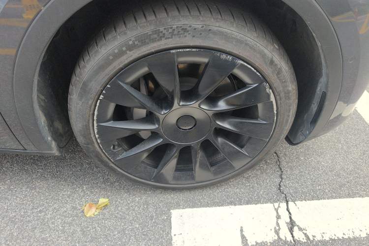 Used Tesla Model Y 2022 Revised Version Rear-Wheel Drive Right Front Wheel Hub