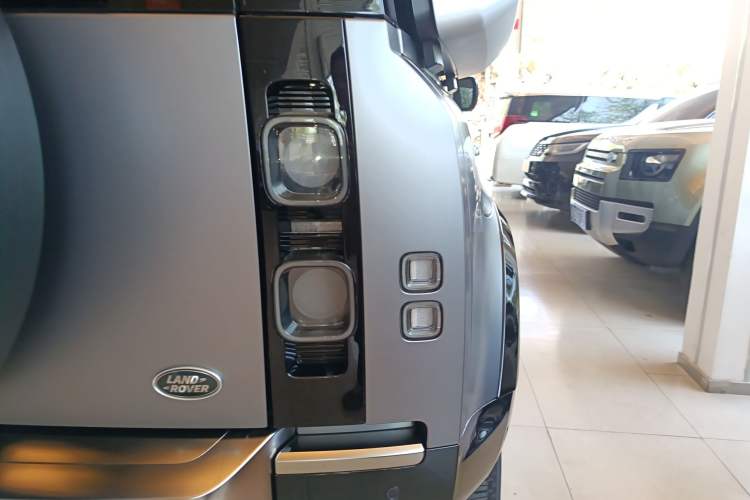 Used Land Rover Defender 2021 110 P400 X Exterior 3
