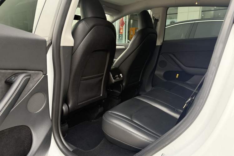 Used Tesla Model Y 2023 Long-Range All-Wheel-Drive Version
