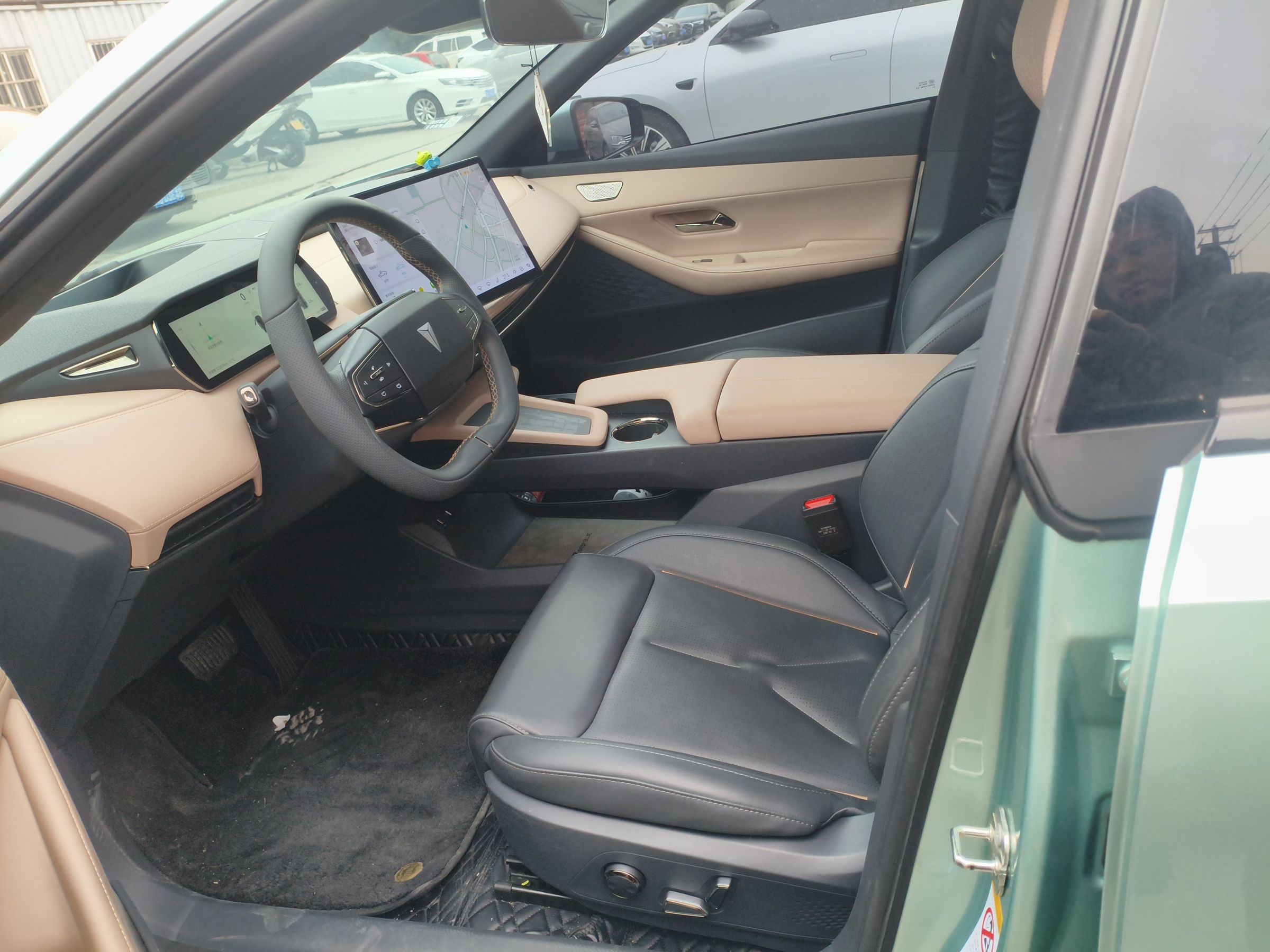 Переднее сиденье в автомобиле