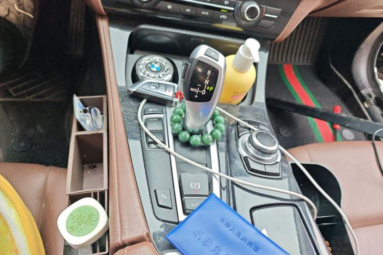 Used BMW 5 Series 2014 520i Elegant Edition Gear Lever