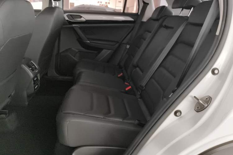 Used Volkswagen Tayron 2020 280TSI Two-Wheel Drive Luxury Connect Edition Left Rear Seat