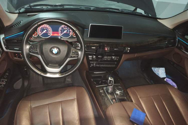 Used BMW X5 2018 xDrive28i Center Console