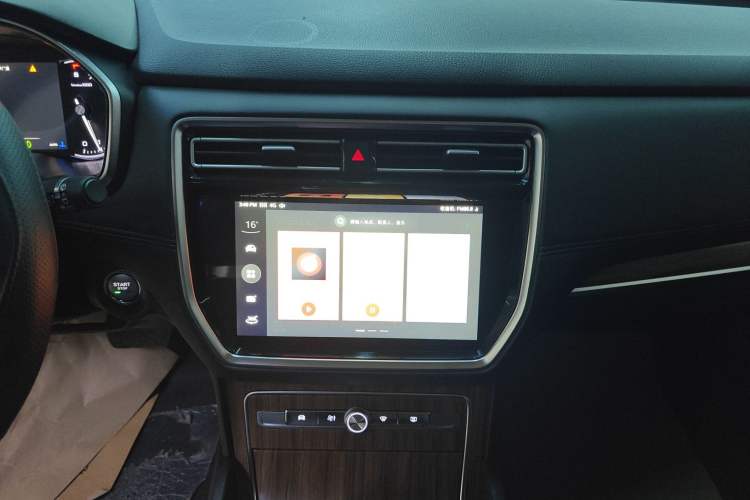 Used Roewe RX8 2018 30T Smart Connectivity All-Wheel Drive Supreme Edition