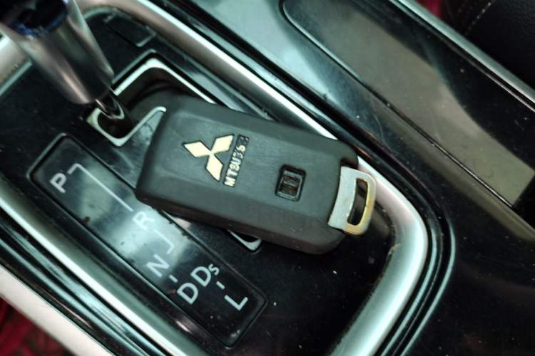 Used Mitsubishi Outlander 2017 2.0L Two-Wheel Drive Glory Edition 5 Seats