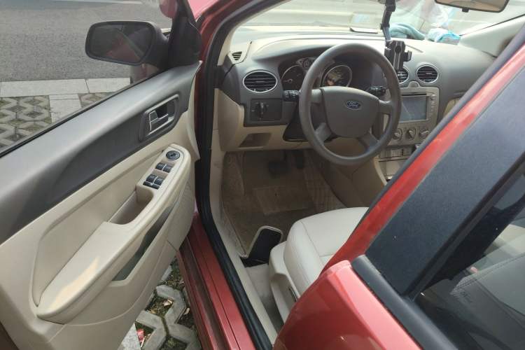 Used Ford Focus 2011 Hatchback 1.8L Automatic Fashion Edition
