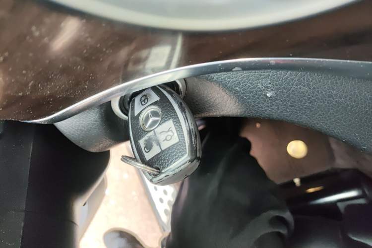 Used Mercedes-Benz V-Class 2021 V 260 Avantgarde Edition Vehicle Key