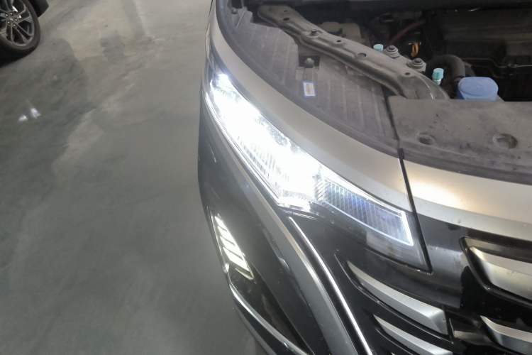 Used Denza D9 2022 DM-i 1040 Prestige Model