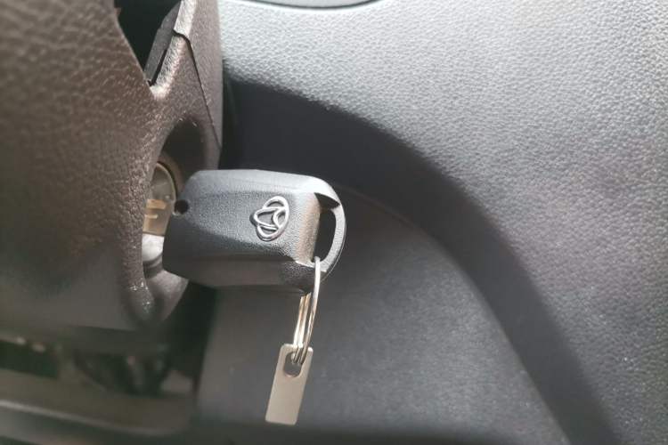 Used Chana Ruixing EM60 2022 All-Electric Van 4498 mm Long Flat Roof with Rear-Hinged Doors 2 Seats 70 kW 41.86 kWh