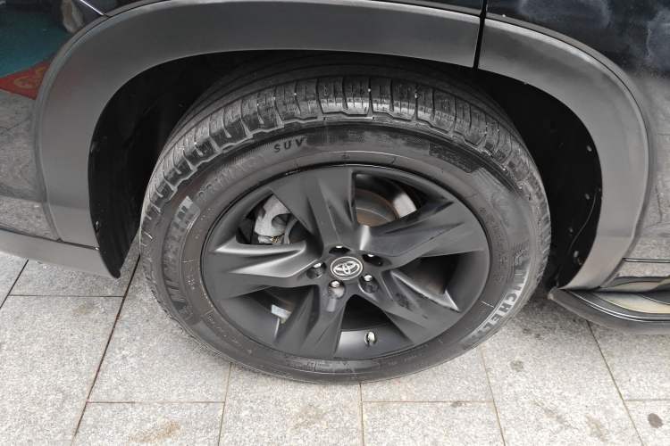 Used Toyota Highlander 2018 2.0T Four-Wheel Drive Knight Edition 7 Seats China VI Standard Right Rear Wheel Hub