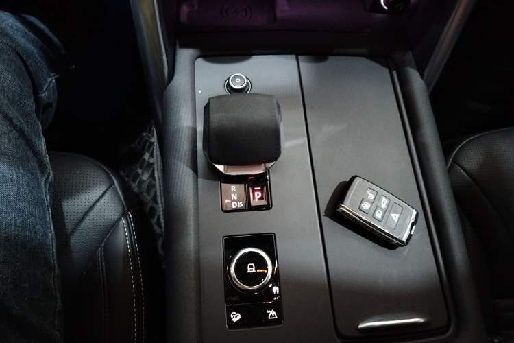 Used Land Rover Discovery 2024 360 PS Dynamic SE
