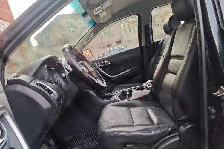 Used JMC Yusheng S350 2013 2.4T Automatic 2WD Diesel Luxury Edition 5 Seats
