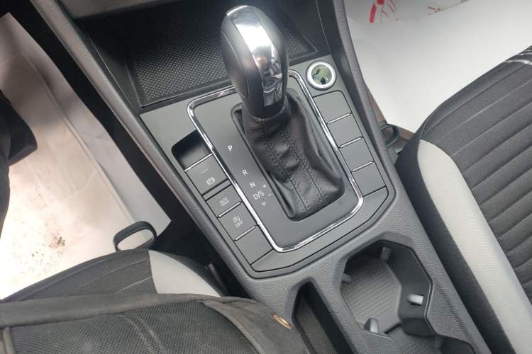 Used Volkswagen Bora 2023 1.5L Automatic Changer Limited Edition Gear Lever