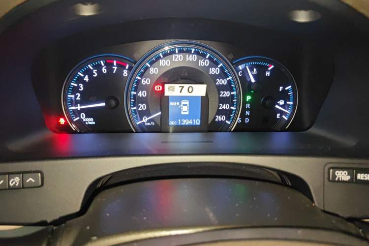 Used Toyota Crown 2011 2.5L Royal Special Edition with Leather and Sunroof Odometer Close Up