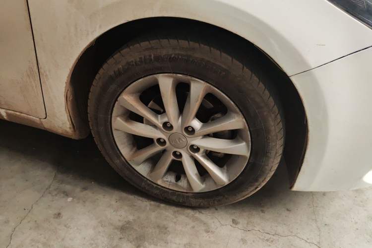 Used Kia K3 2016 1.6L Automatic GLS Right Front Wheel Hub