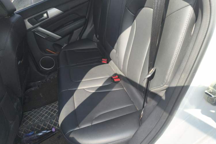 Used Haval H2 2018 Red-Label 1.5T Manual Two-Wheel Drive Elite Model Left Rear Seat