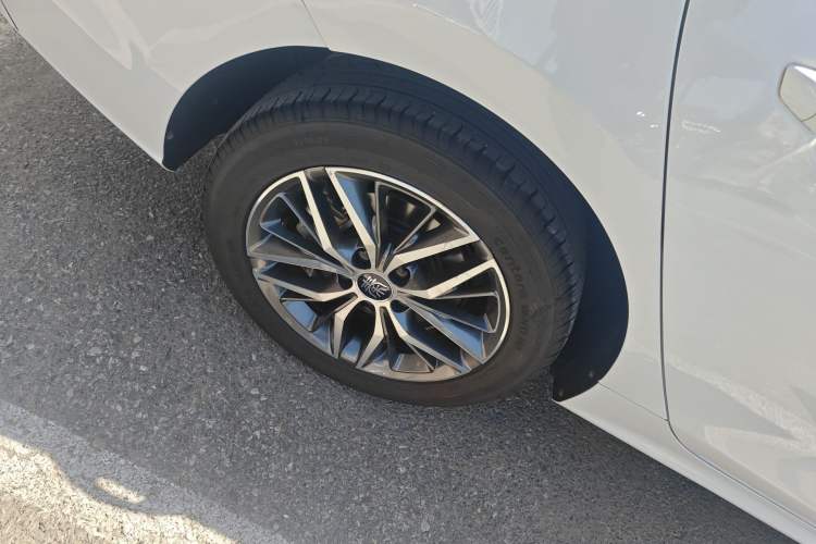 Used BYD Qin PLUS 2021 DM-i 120KM Prestige Model Exterior 5