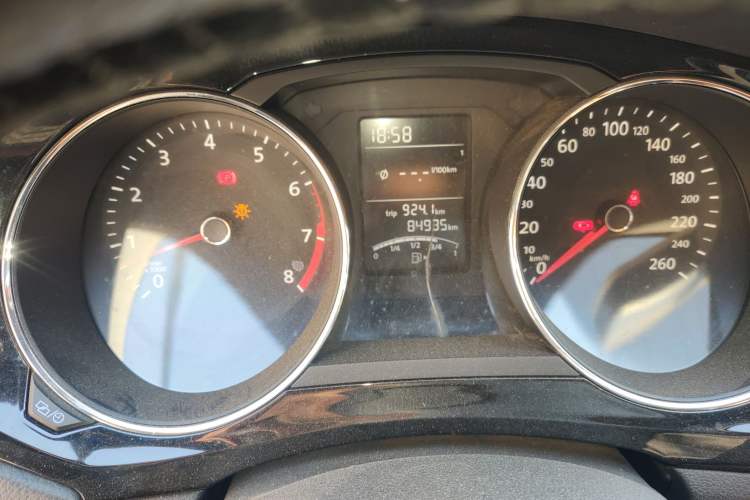 Used Volkswagen Sagitar 2015 1.6L Manual Comfort Model Instrument Cluster