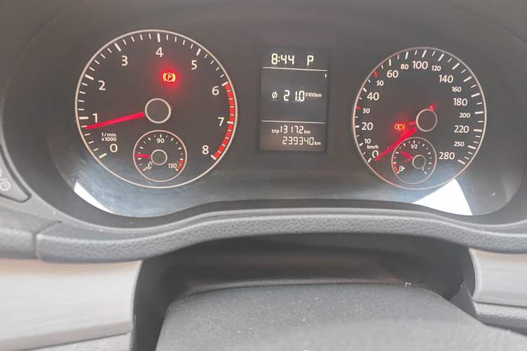 Used Volkswagen Passat 2013 1.8TSI DSG Prestige Edition Odometer Close Up